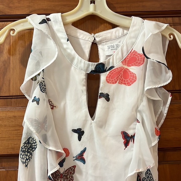 Flowey white dress with keyhole - Picture 3 of 4